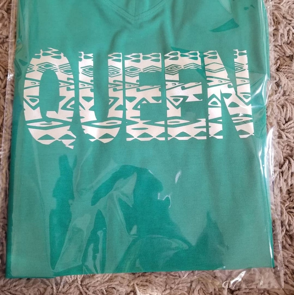 QUEEN TEE